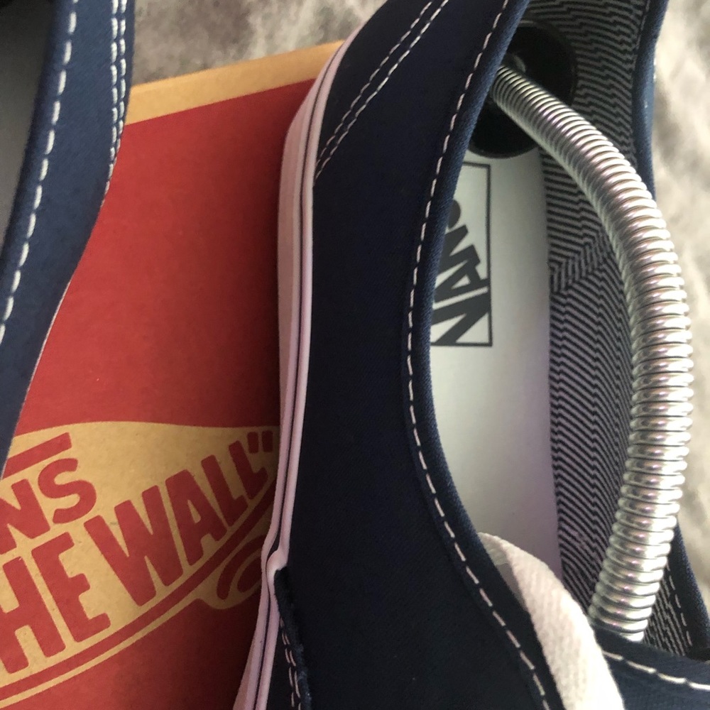 Vans - Picture 3 of 5